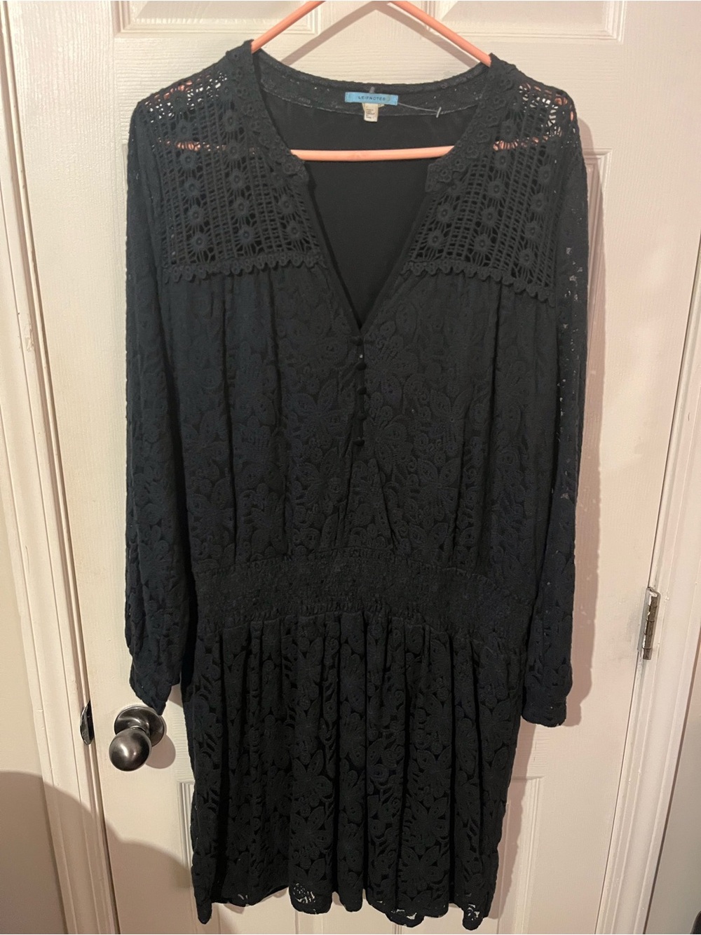 Leifnotes Black Lace Long Sleeve V-Neck Dress